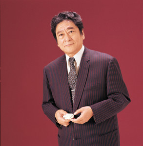 「伊藤久男」の楽曲一覧(人気曲ランキング) 【dミュージック】すべて 2000030472